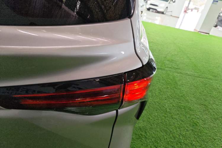 Used Toyota Sienna 2021 2.5L Hybrid Luxury Edition
