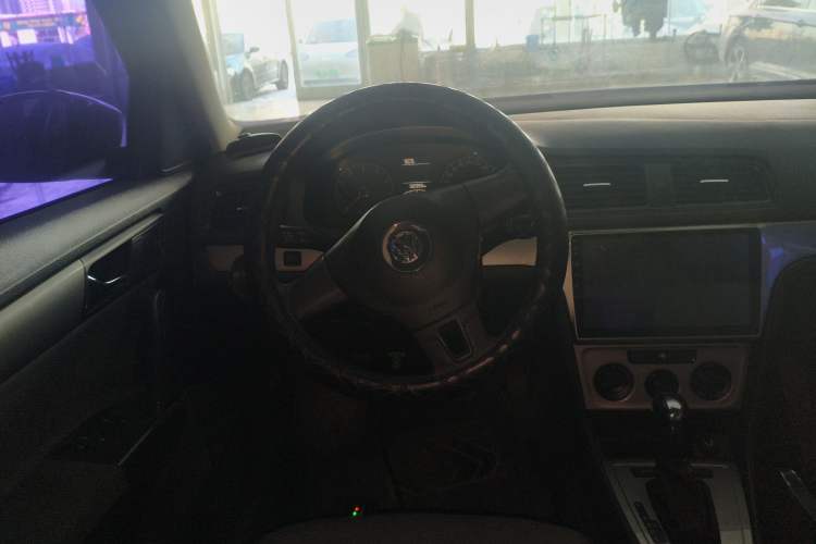 Used Volkswagen Lavida 2013 Revised Classic 1.6L Automatic Fashion Edition
