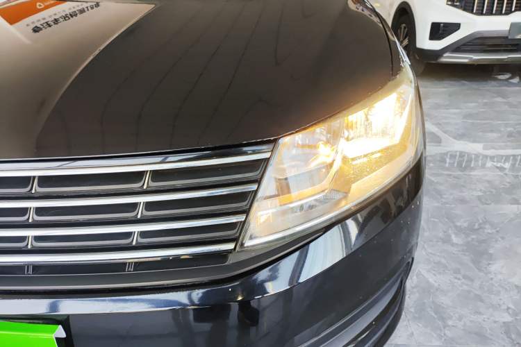 Used Volkswagen Lavida 2015 1.6L Manual Fashion Edition
