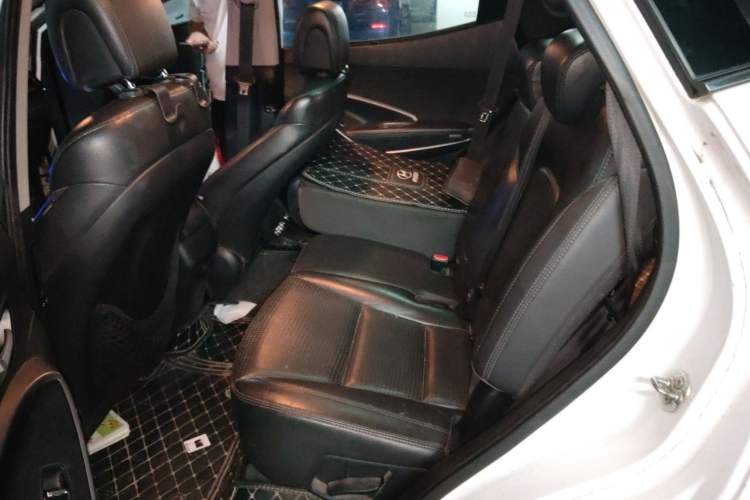 Used Hyundai Santa Fe 2013 2.4L Automatic Two-Wheel Drive Smart Version
