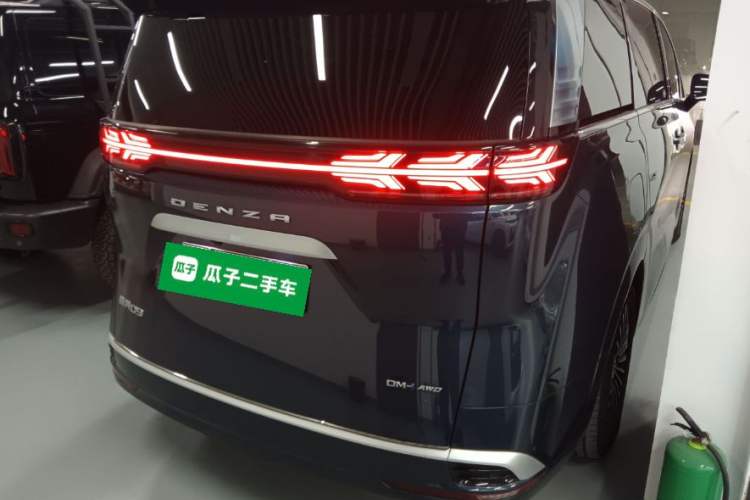 Used Denza D9 2022 DM-i 970 Four-Wheel Drive Prestige Model
