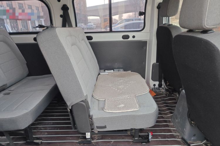 Used Wuling Yangguang 2024 300KM Comfort Version Passenger Van 75kW
