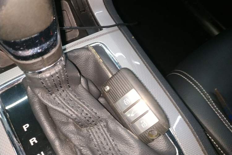 Used Roewe RX5 2016 20T Two-Wheel Drive Automatic Internet Smart Edition
