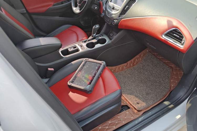 Used Chevrolet Cruze 2018 320 Automatic Pioneer Sunroof Edition
