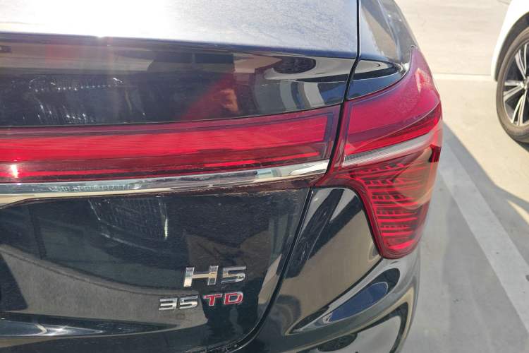 Used Hongqi H5 2023 1.5T DCT Smart Connect Flagship Edition
