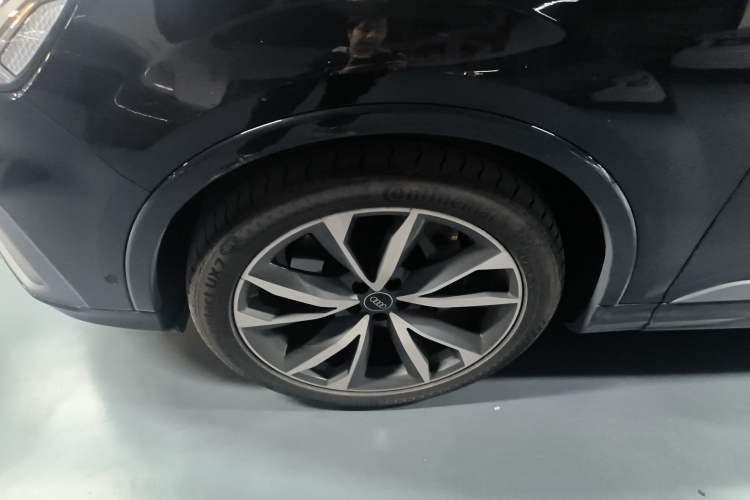 Used Audi Q7 2021 55 TFSI quattro S line Sport model
