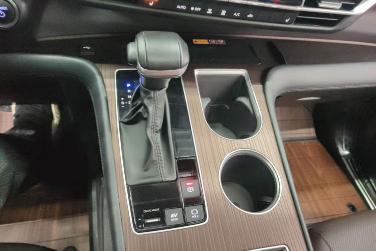 Used Toyota Granvia 2024 2.5L Hybrid Prestige PLUS Four-Wheel Drive Version
