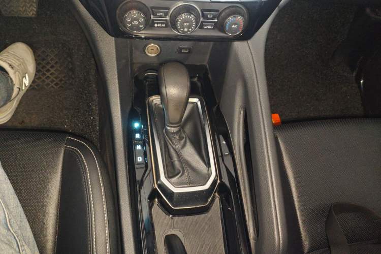 Used JMC Yusheng S350 2016 2.0T Automatic Two-Wheel Drive Gasoline Ultra-Luxury 7-Seater