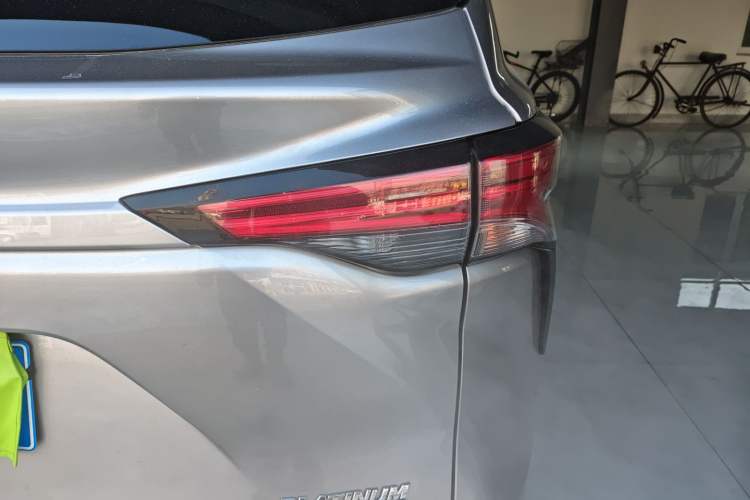 Used Toyota Sienna 2021 2.5L Hybrid Platinum Edition
