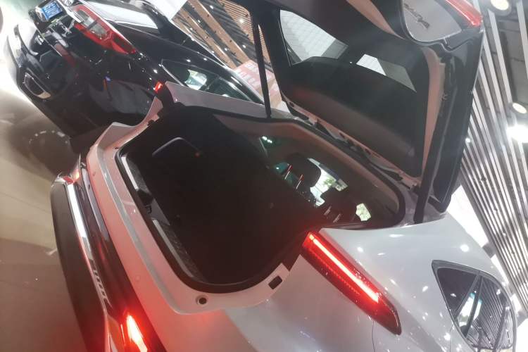 Used Toyota Venza 2023 2.0L CVT Two-Wheel Drive Prestige Version
