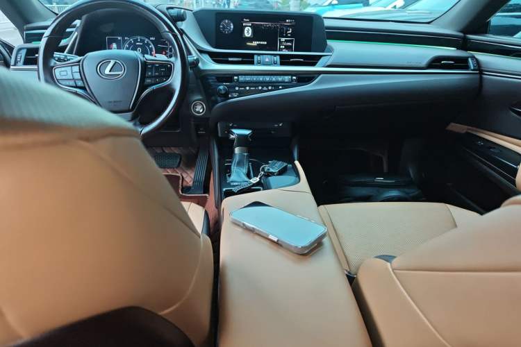 Used Lexus ES 2020 200 Excellence Edition
