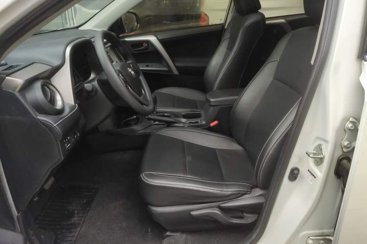 Used Toyota RAV4 2016 2.0L CVT Two-Wheel Drive Fashion Edition China V Standard