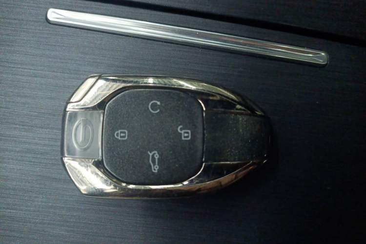 Used GAC Trumpchi GS8 2022 Linghang Series 2.0 TGDI Two-Wheel-Drive Luxury Smart Connectivity Version (7 Seats)
