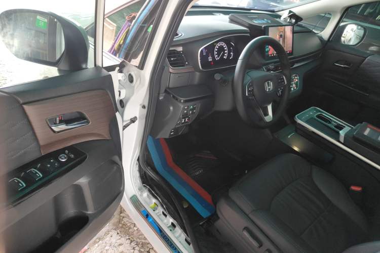 Used Honda Odyssey 2024 2.0L eHEV Sharp & Enjoy Edition
