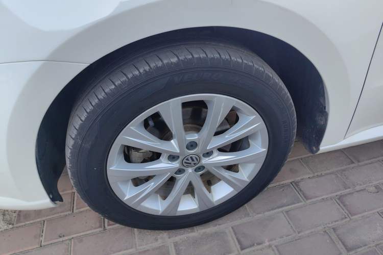 Used Volkswagen Lavida 2015 1.6L Automatic Comfort Edition
