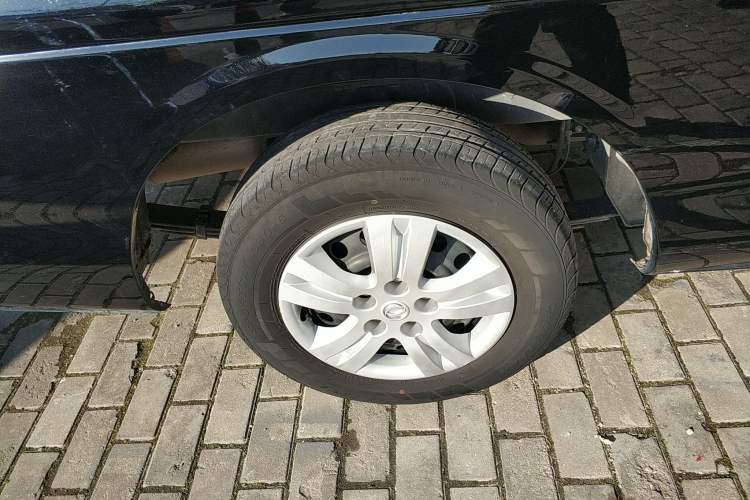 Used FORTHING Lingzhi 2024 M5L 1.5T Manual Base Model 7 Seats