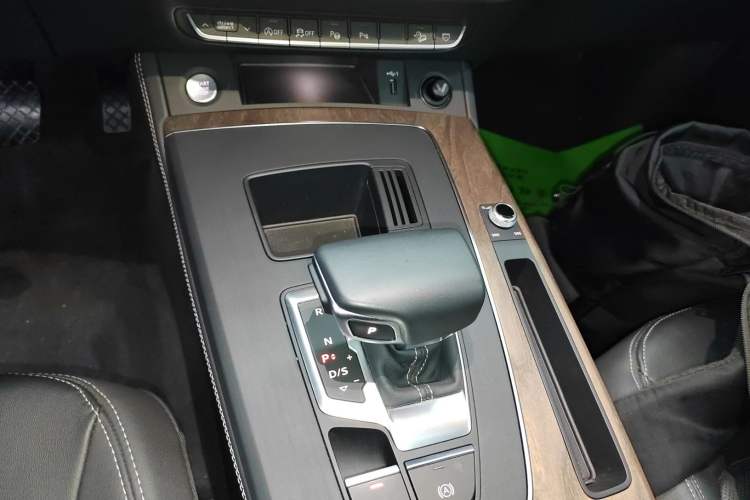 Used Audi Q5L 2022 40T Luxury Elegant Model
