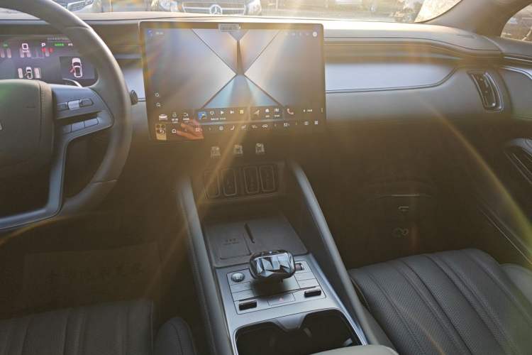 Used BYD Song L EV 2025 Intelligent Driving Version 662 km LiDAR Excellence Edition
