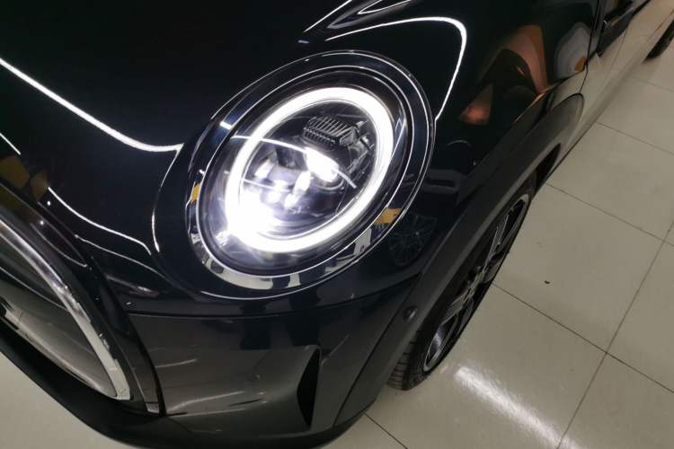 Used  MINI 2023 Updated 1.5T COOPER Artist Five-Door Edition
