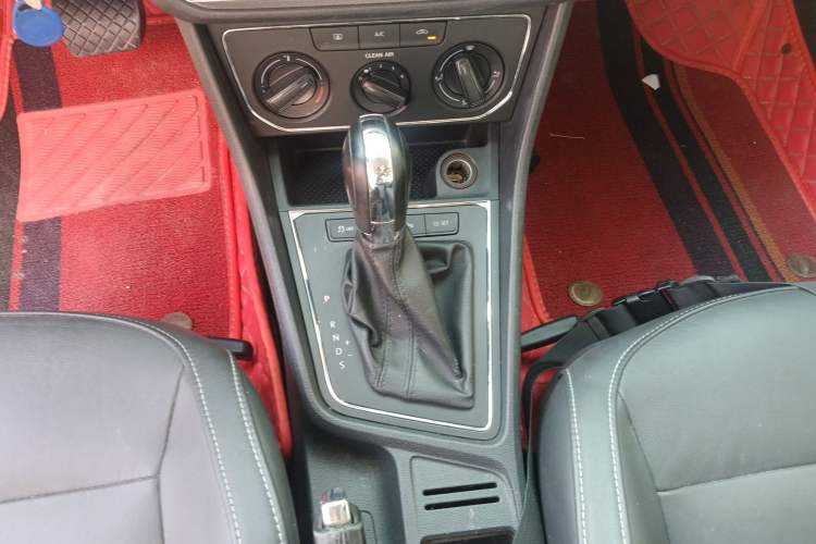 Used Volkswagen Lavida 2015 1.6L Automatic Comfort Edition
