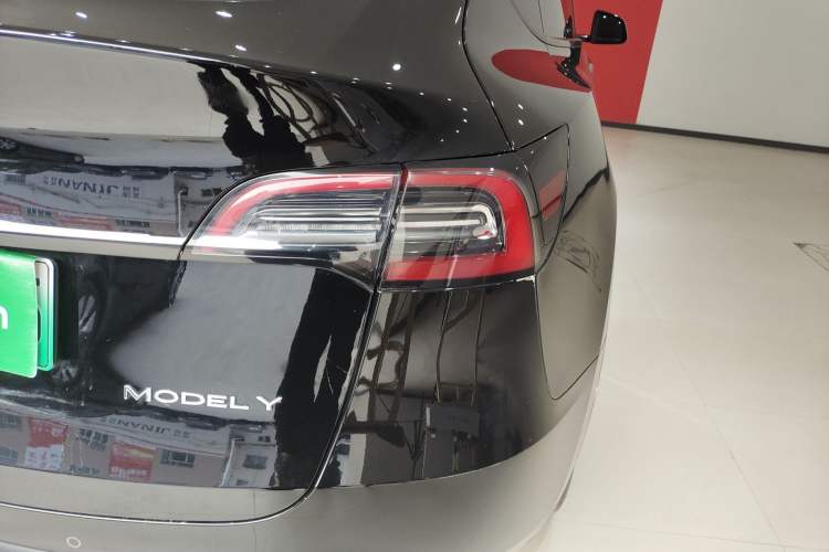 Used Tesla Model Y 2023 Rear-Wheel-Drive Version
