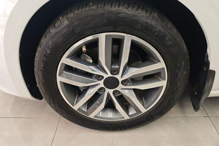 Used Volkswagen Golf 2016 230TSI Automatic Luxury Version
