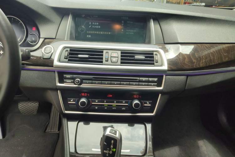 Used BMW 5 Series 2014 528Li Leading Model