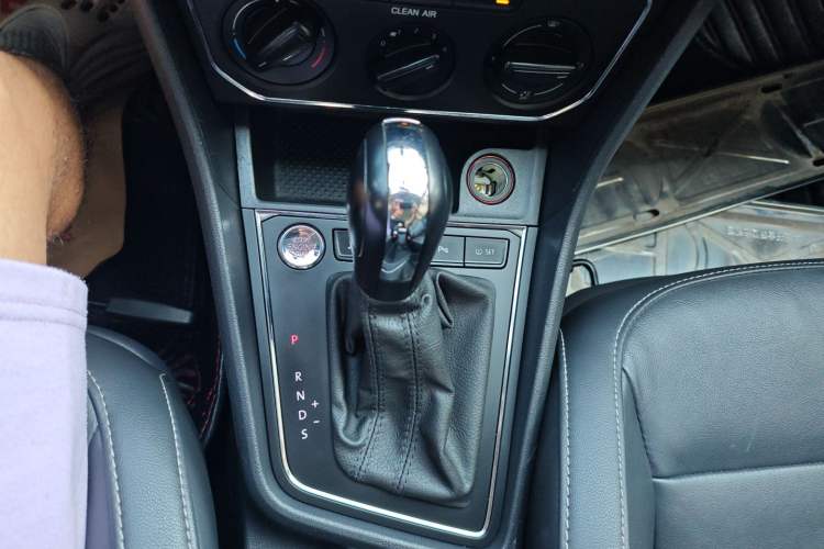 Used Volkswagen Lavida 2017 1.6L Automatic Comfort Edition
