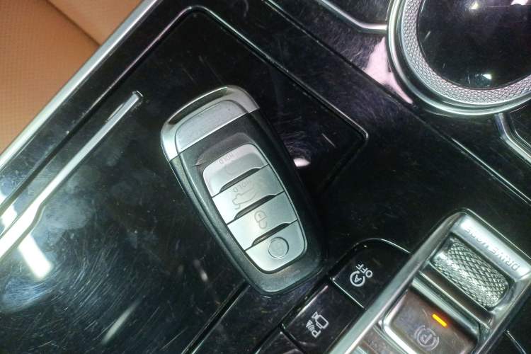 Used Hongqi H9 2020 Revised Version 2.0T Smart Connect Flagship Edition
