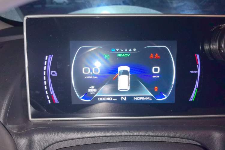 Used ORA White Cat 2022 Upgraded Model 305km Range Luxury Version Lithium-Ion Battery
