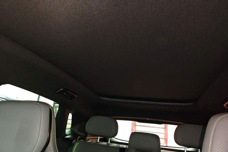 Used Lynk & Co 08 EM-P 2025 220 km All-Wheel-Drive Performance Halo
