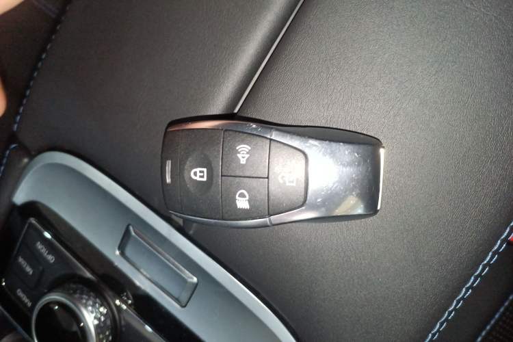 Used  BJ40 2023 2.0T Automatic Four-Wheel Drive Urban Hunter Edition Chivalrous Type
