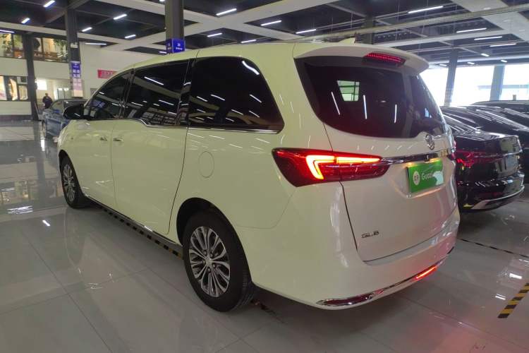 Used Buick GL8 2023 Facelifted Land Cruiser Executive Luxury Version
