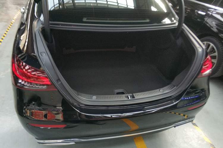 Used Mercedes-Benz E-Class 2022 Second Facelift E 300 L Fashion Edition
