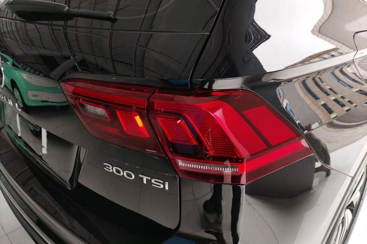 Used Volkswagen Tiguan L 2024 Outstanding Model 300TSI Automatic Two-Wheel Drive Longteng Edition
