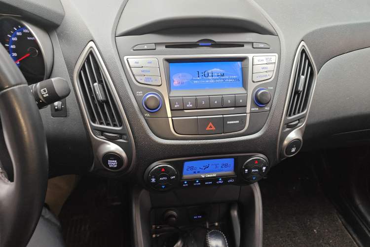 Used Hyundai ix35 2013 2.0L Automatic Two-Wheel Drive Smart GLS China IV Standard
