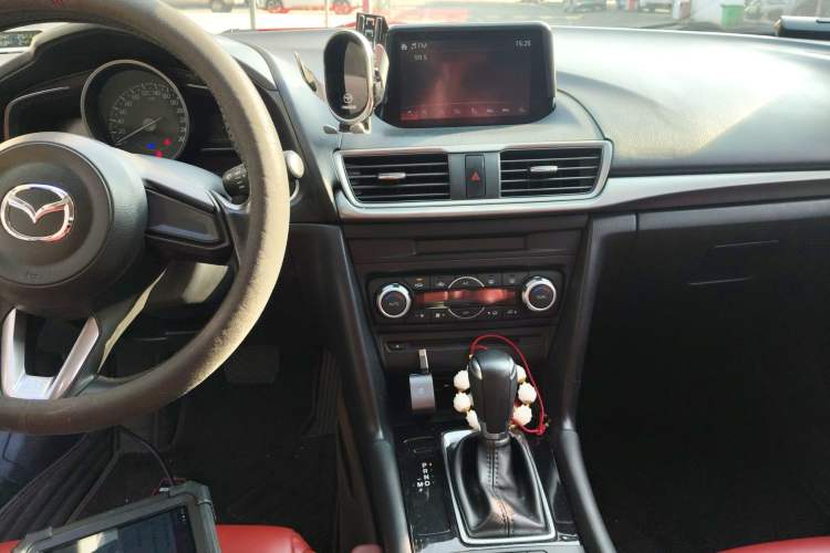 Used Mazda Mazda 3 Axela 2017 Hatchback 1.5L Automatic Luxury Model Emission Standard China V
