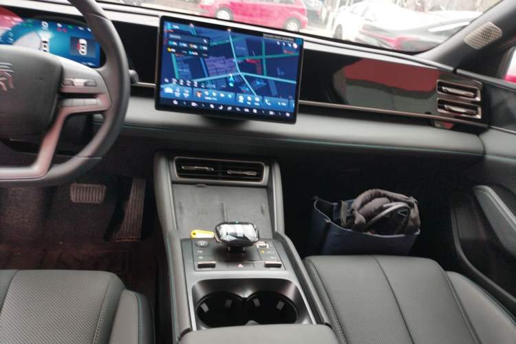 Used BYD Qin L 2025 DM-i Smart Drive 120KM Superior Model
