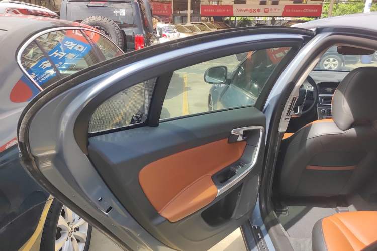 Used Volvo S60 2018 S60L T4 Smart & Ambitious Edition