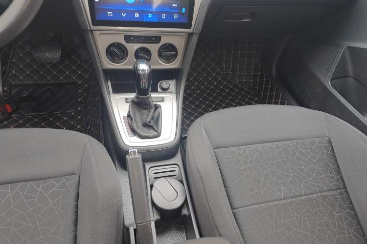 Used Volkswagen Lavida 2013 Revised Classic 1.6L Automatic Fashion Edition
