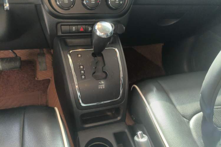 Used  Patriot 2014 2.4L Sport Edition
