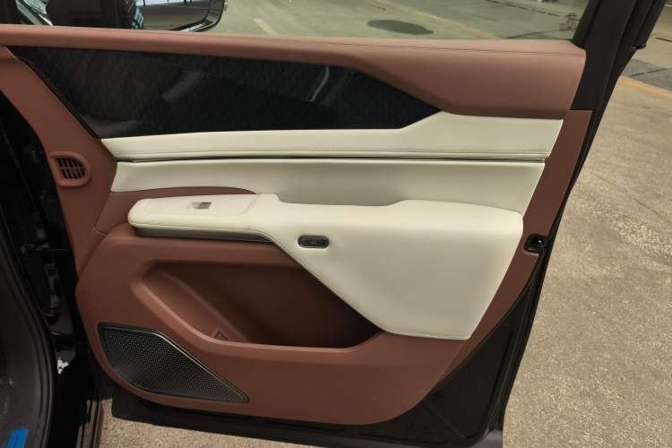 Used BYD Xia 2025 DM-i 1.5T 180km Beyond Edition
