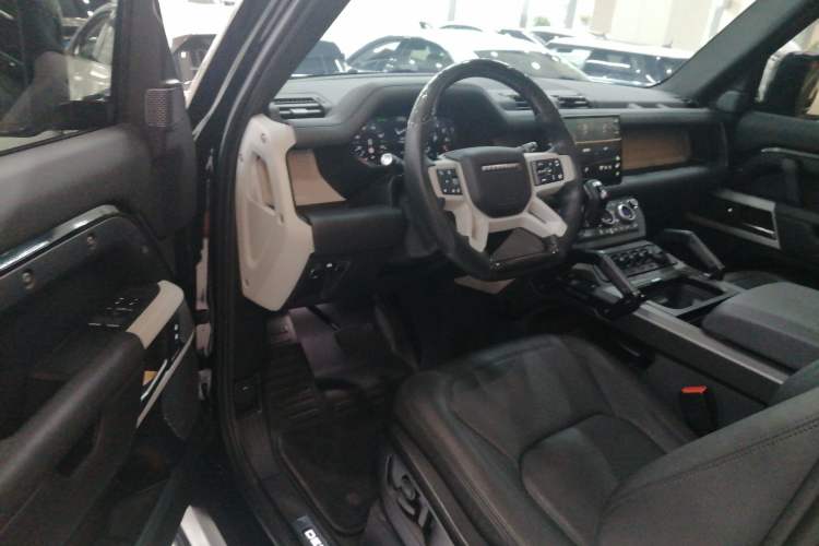 Used Land Rover Defender 2023 Facelift 90 3.0T P400 XS
