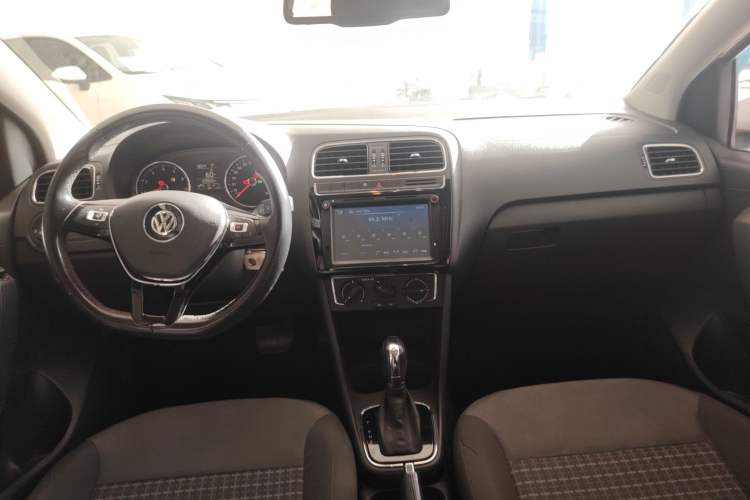 Used Volkswagen Polo 2016 1.6L Automatic Comfort Model
