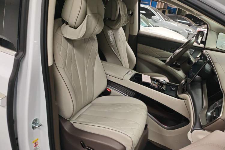 Used Denza D9 2022 DM-i 970 Four-Wheel Drive Flagship Model