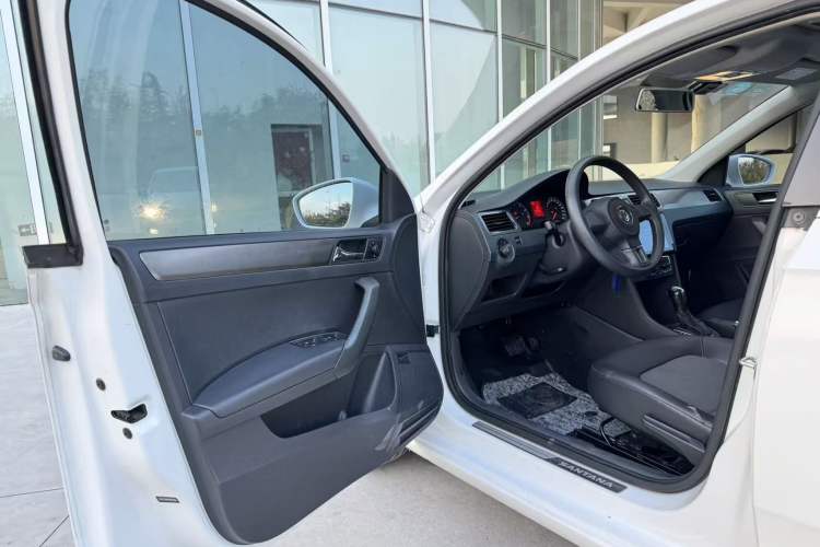 Used Volkswagen Santana 2015 1.6L Automatic Comfort Edition
