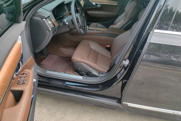 Used Volvo S90 2024 B5 Zhiyi Luxury Edition
