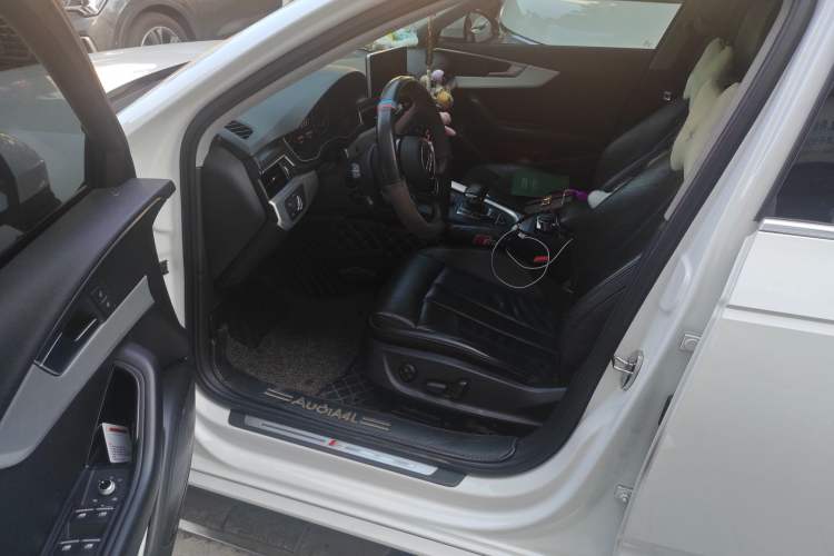 Used Audi A4L 2019 40 TFSI Fashion Version China V