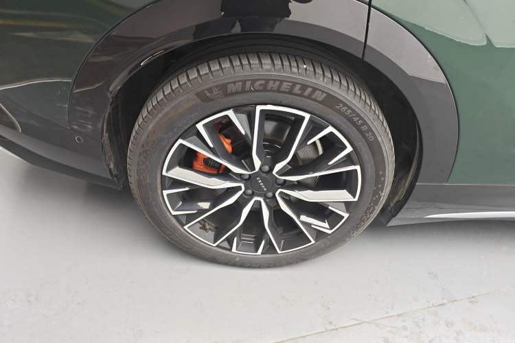 Used Zeekr 7X 2025 100 kWh Long-Range Rear-Wheel Drive with Intelligent Driving Features
