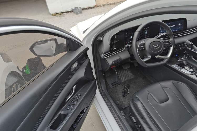 Used Hyundai Elantra 2022 1.5L CVT LUX Prestige Edition
